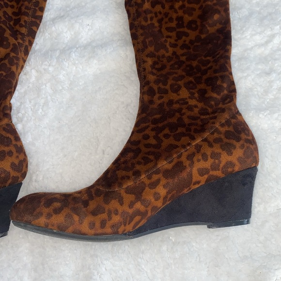NINE WEST WOMENS SZ 6.5 wedge sueded leopard print tall boots excellent shape - Picture 4 of 7